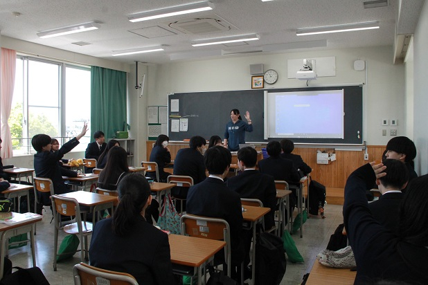 1年挙手IMG_8597 - コピー.JPG